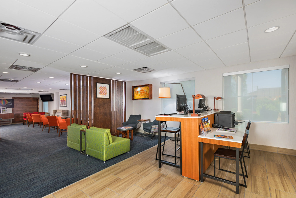 Holiday Inn Express Peoria North - Glendale by IHG