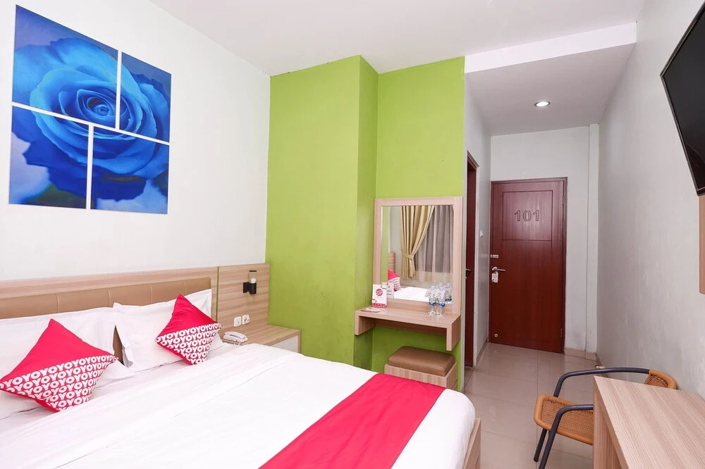Mawar Indah Hotel near Stasiun Balapan Solo Mitra RedDoorz