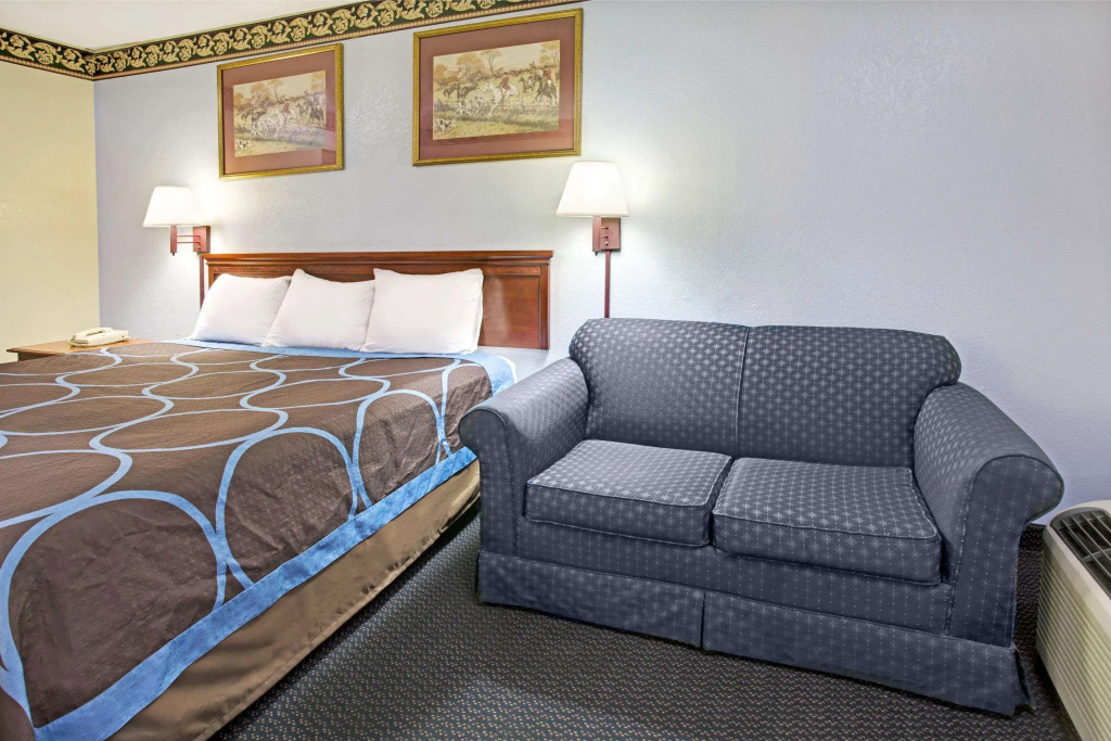 Super 8 by Wyndham Suwanee