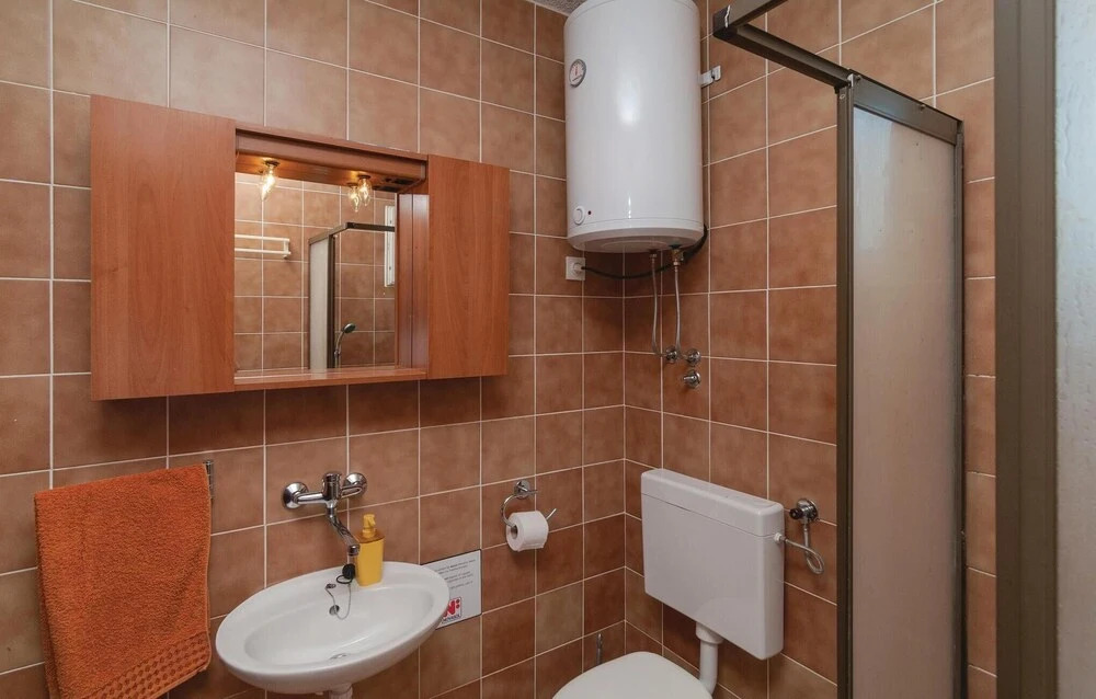 Stunning Home in Rogac With Wifi and 4 Bedrooms