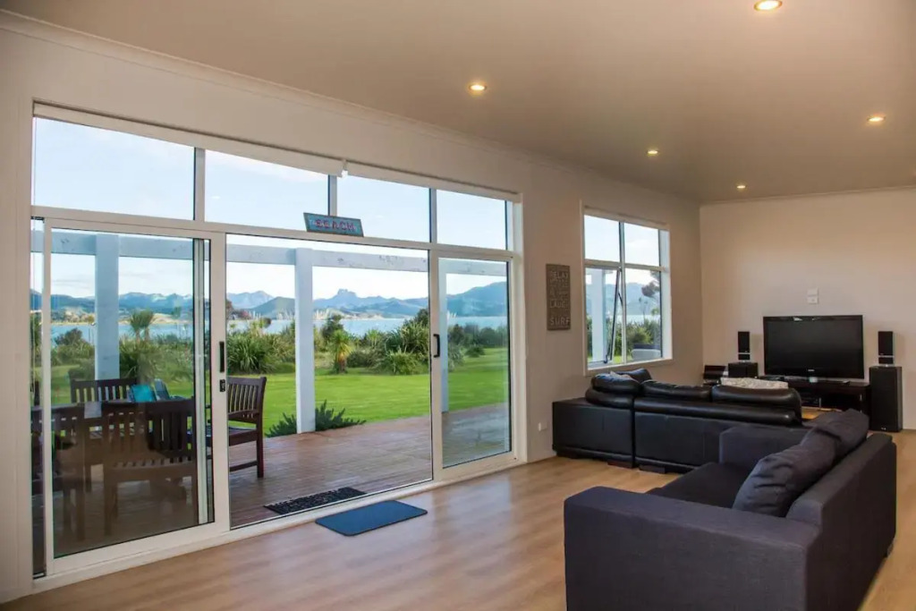 Waterfront Wonder - Matarangi Holiday Home