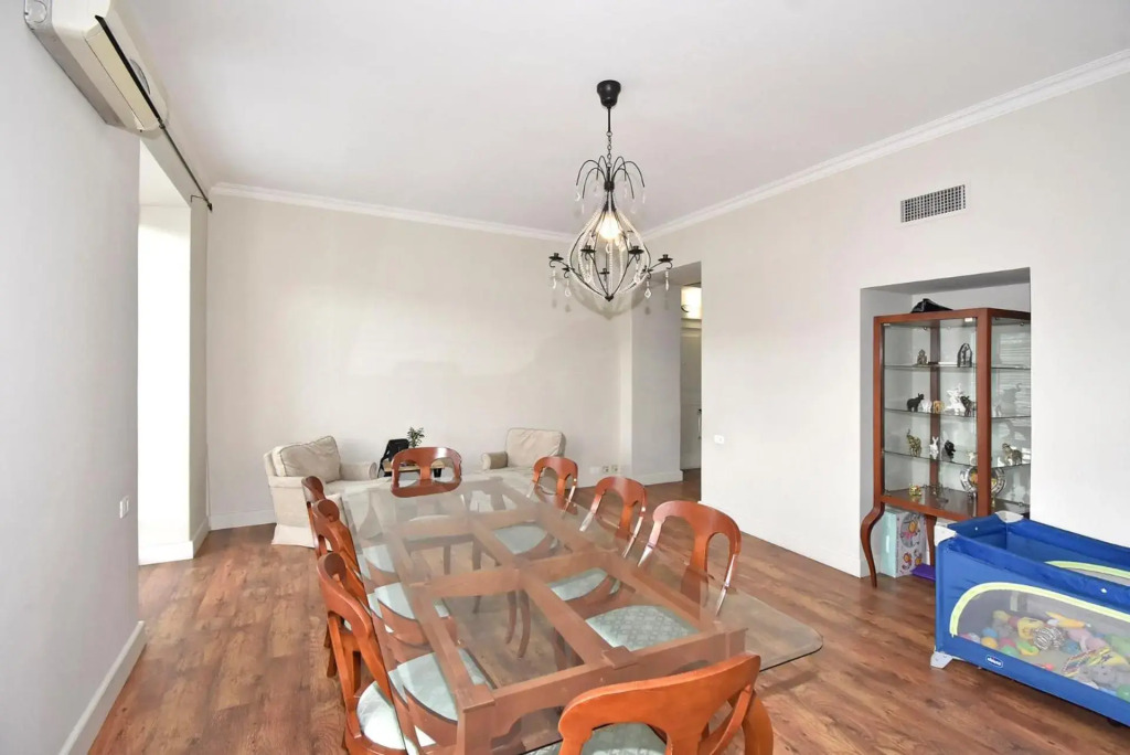 Khanjyan street, 3 bedrooms Duplex, Spacious apartment for rent DXA344