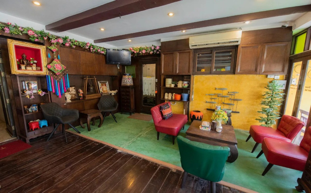 Yellow Lamoon Hotel