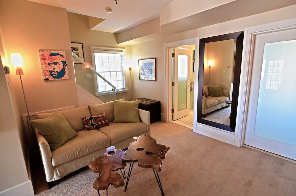 Blocks To America's Favorite Beach! 3 Bedroom Condo