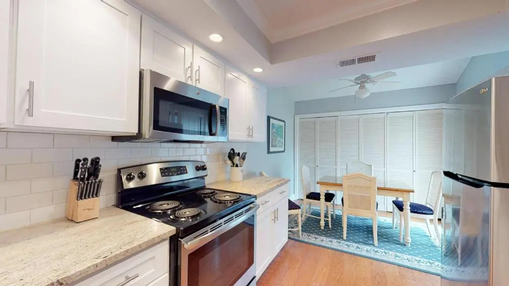 495 Captains Cove