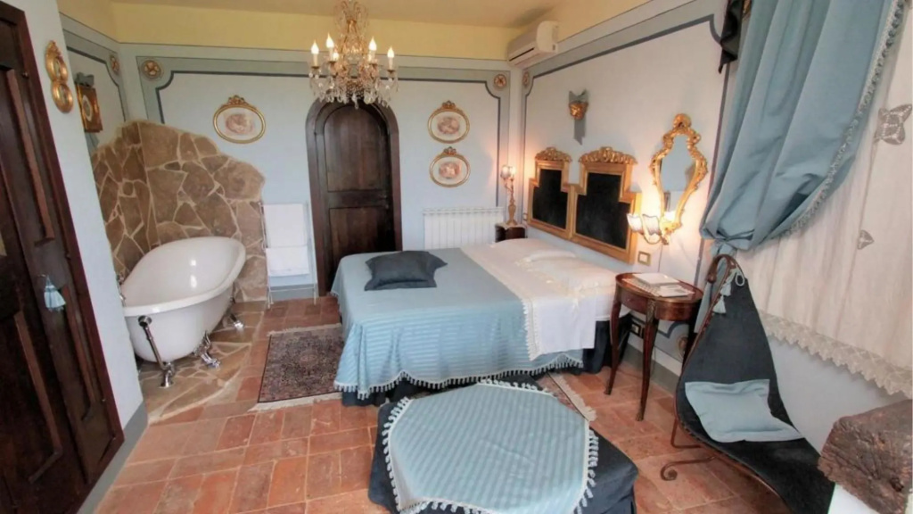 Independent Farmhouse With 7 Bedrooms and Pool Lago Trasimeno-luna Chiara
