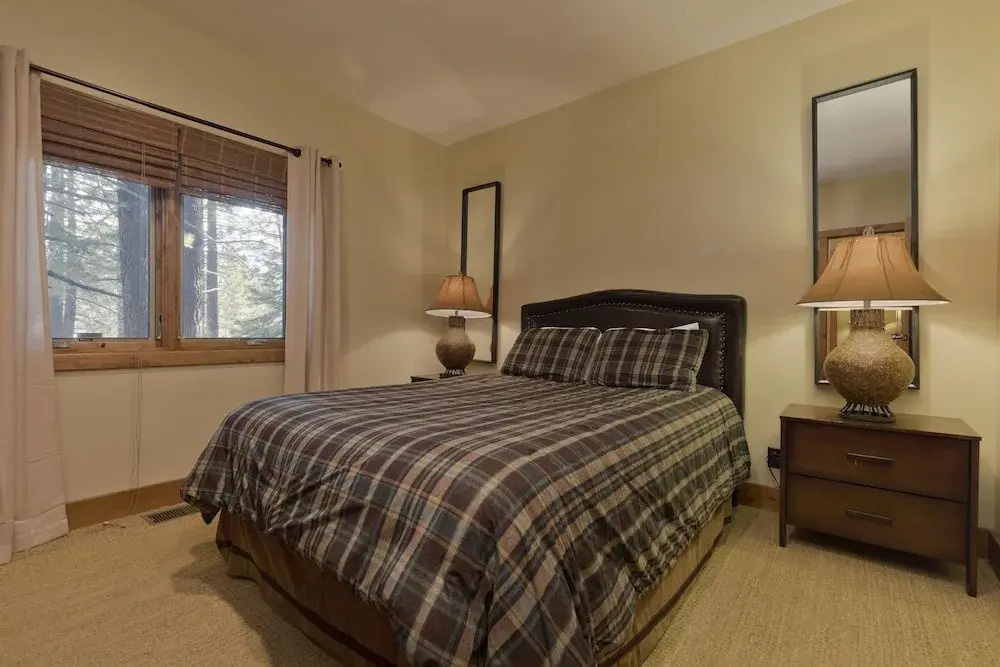 Stonegate #5 5 Bedroom Home by RedAwning