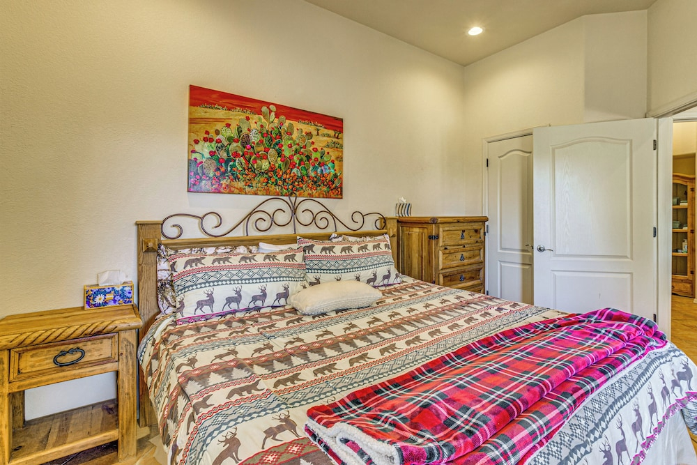 Summer Hikes! Mtn-view Gem w/ Hot Tub in Ruidoso