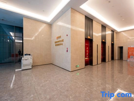 The PrefaceHotel (Shenzhen Universiade Sports Center Longcheng Park Subway Station Branch)