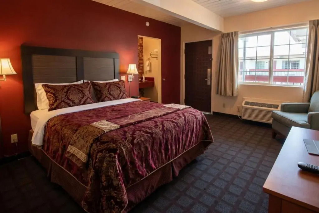 Travelers Inn by OYO Longview Kelso