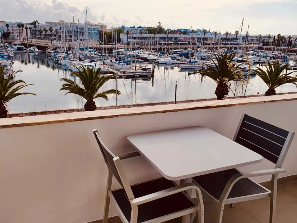 Central Lagos apt With Marina Views Near Beaches