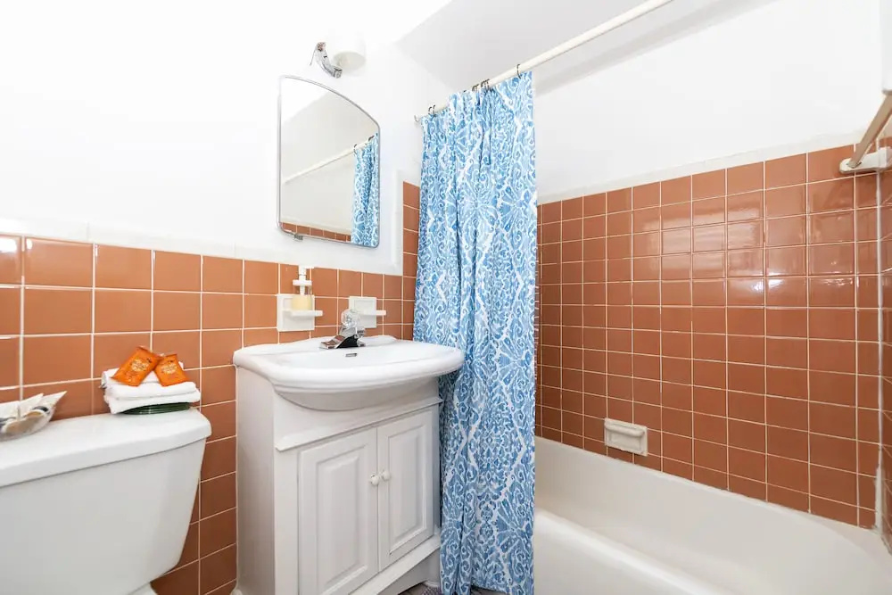 Tropic Isle Hotel & Apartment