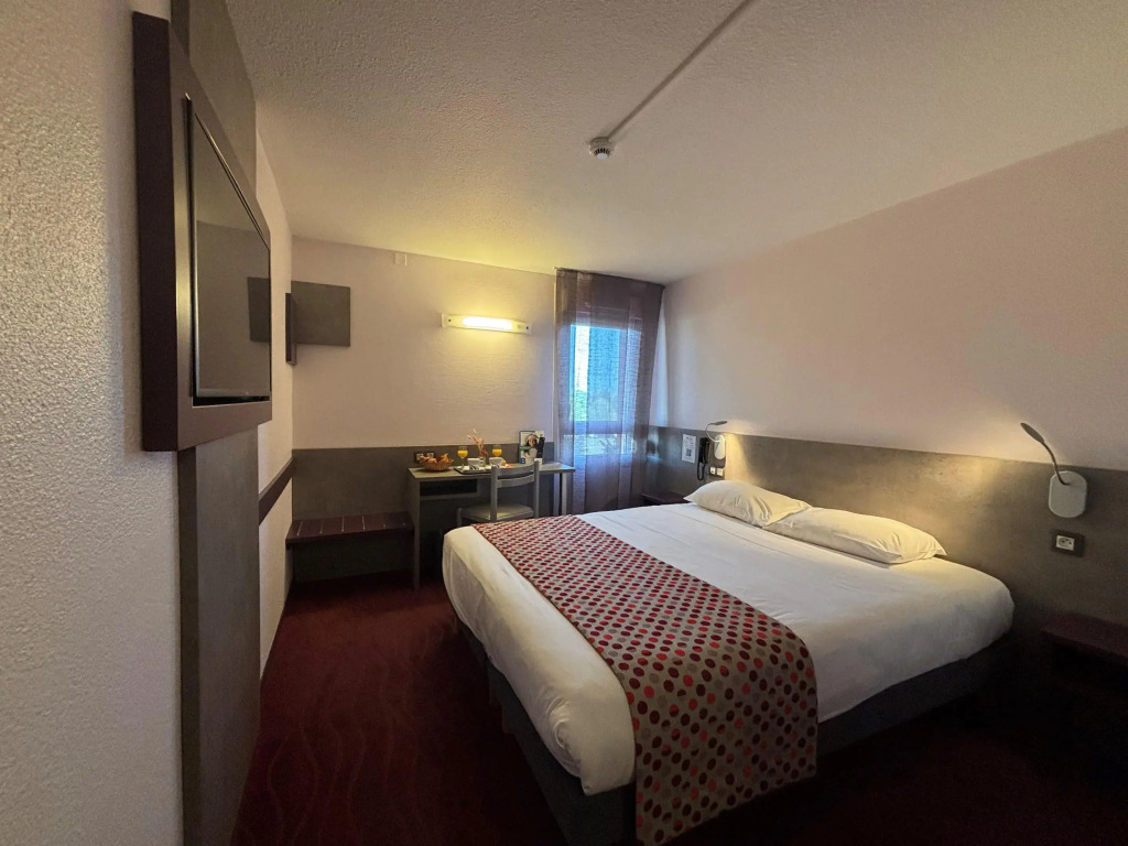 Brit Hotel Les Evens