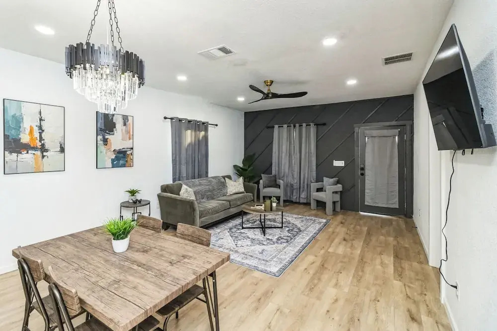 Stylish 4BR Home Family-friendly Near Downtown