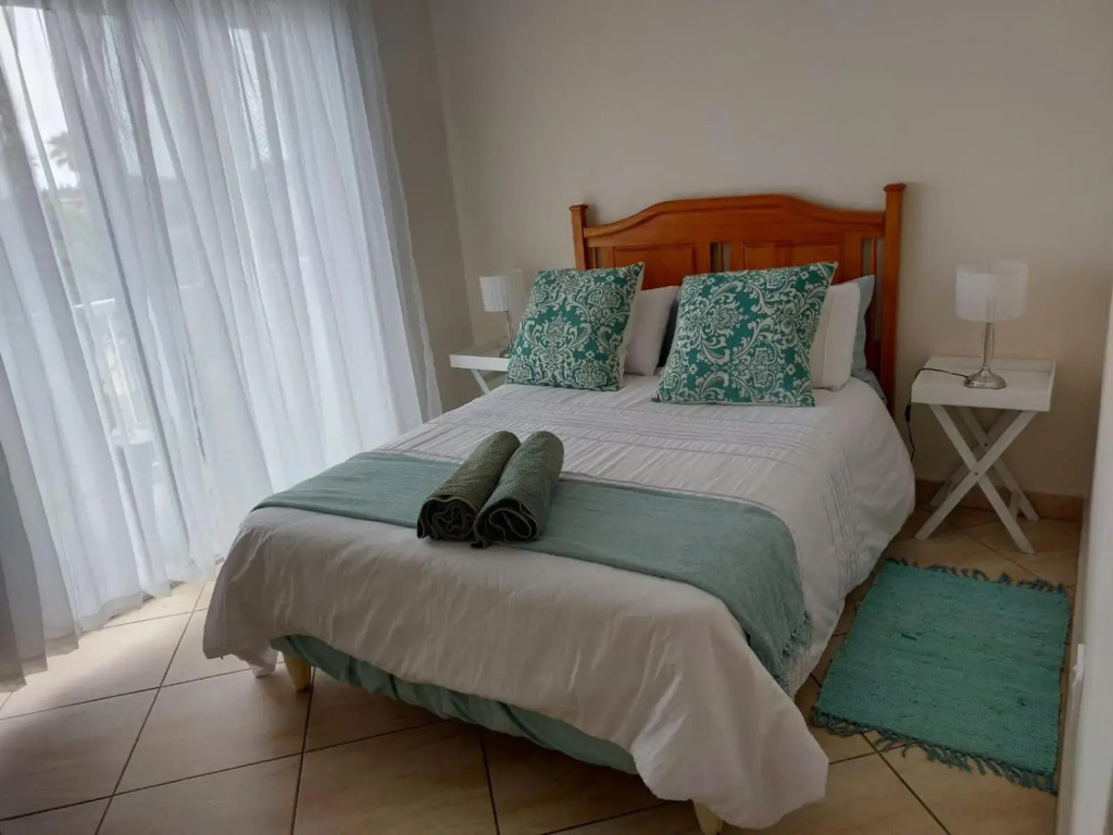 Lovely 2 bedrooms, 2 bathrooms Flat with sea view.