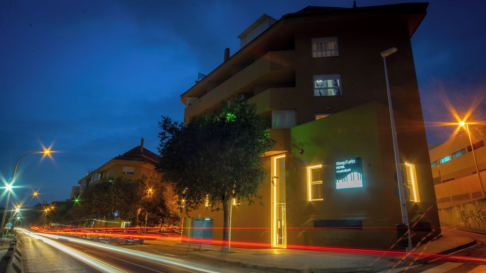 Hotel Sleep Turia music & art