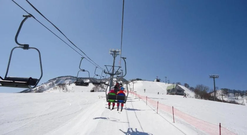 Yuzawa Hotel New Fukudaya-ski in ski out