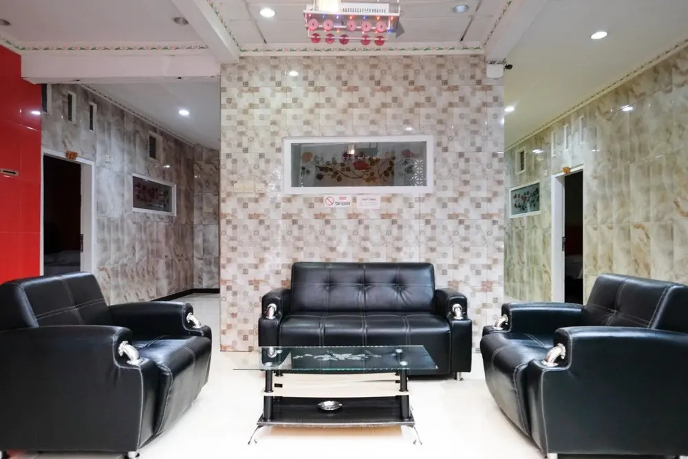 Urbanview Hotel Mawar Sharon near Alun Alun Batu