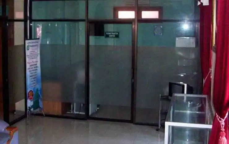 Azifa inn Solo