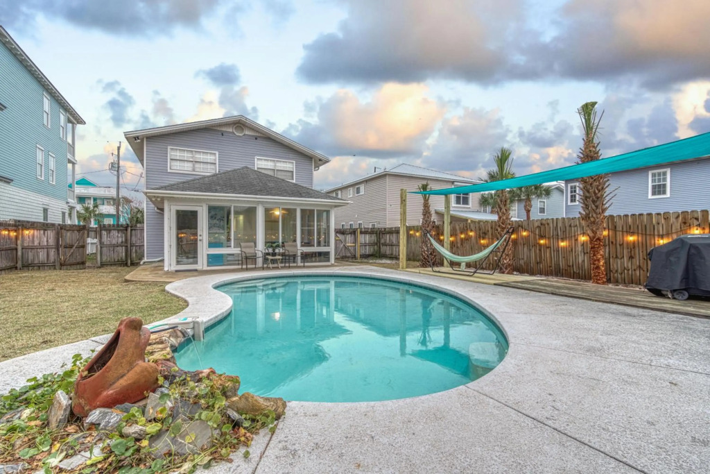 Zula Dreams Beach House, 1min Walk To The Beach, Sleeps 16, Private Heated Pool, Pets Welcome, Fenced Yard