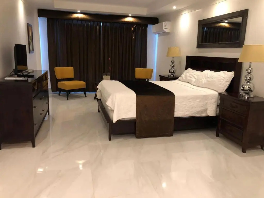 Golden House Hotel & Restaurant
