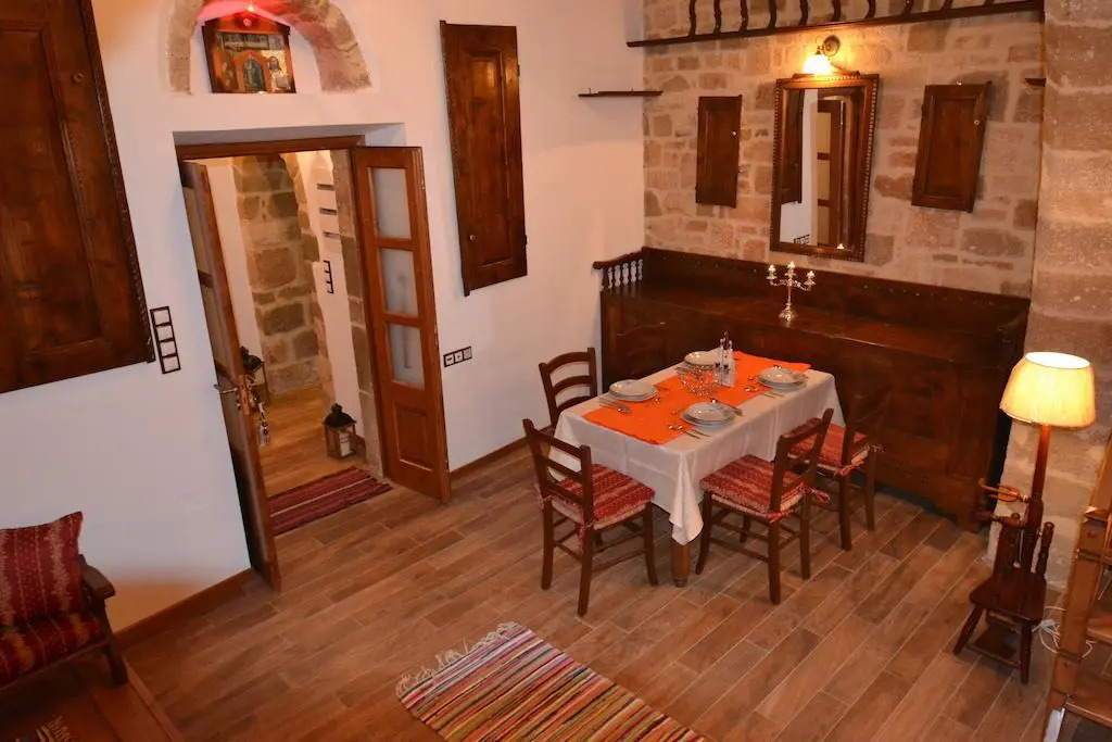Villa Patitiri Traditional House with hot tub