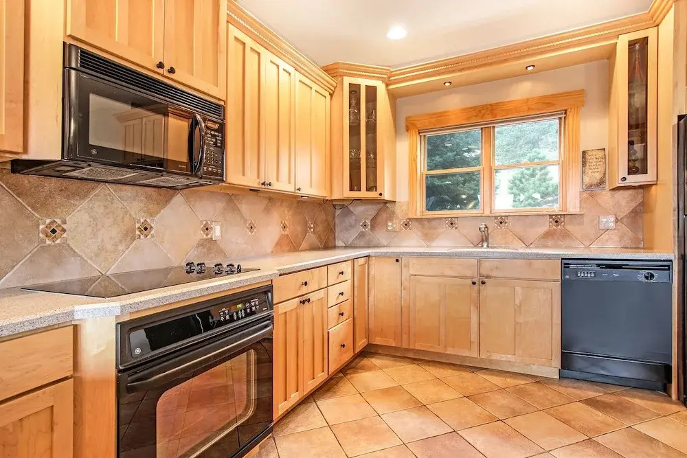 Mount Chapin S4 2 Bedroom Condo by RedAwning