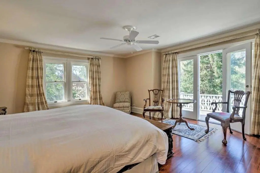 9 Broadmoor Ave