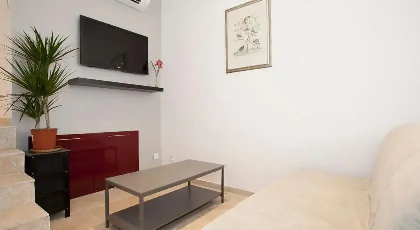 My Cosy Apartment Arles Historical Center