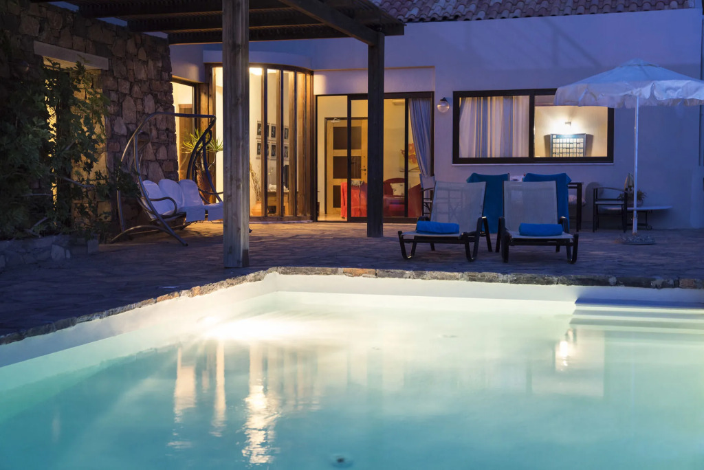 One bedroom villa with private seawater pool Just 150 meters from the sea