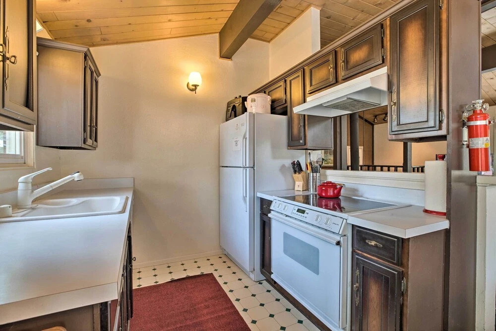 Mammoth Lakes Townhome < 2 Mi to Ski Area!