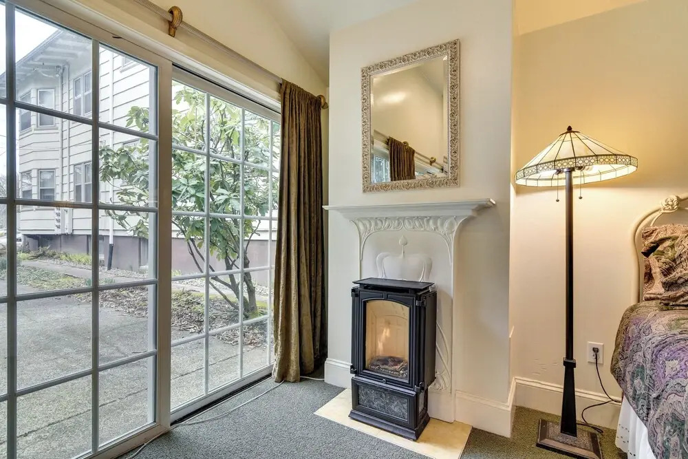 Cozy Portland Studio w/ Electric Fireplace