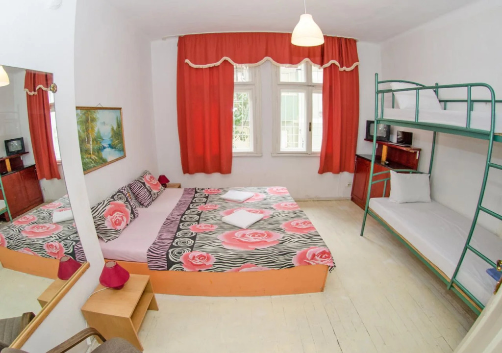 Ivani Hostel and B&B