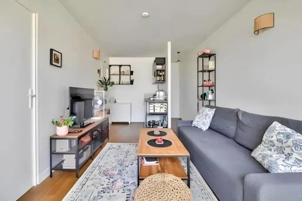 One Bedroom Apartment - Canal Saint Martin (360)