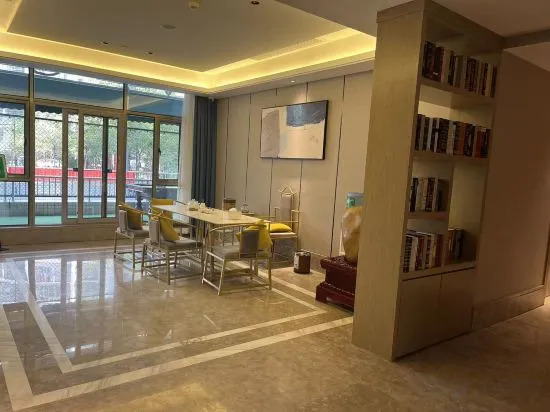 Kyriad Marvelous Hotel Hezhou Wanda Plaza