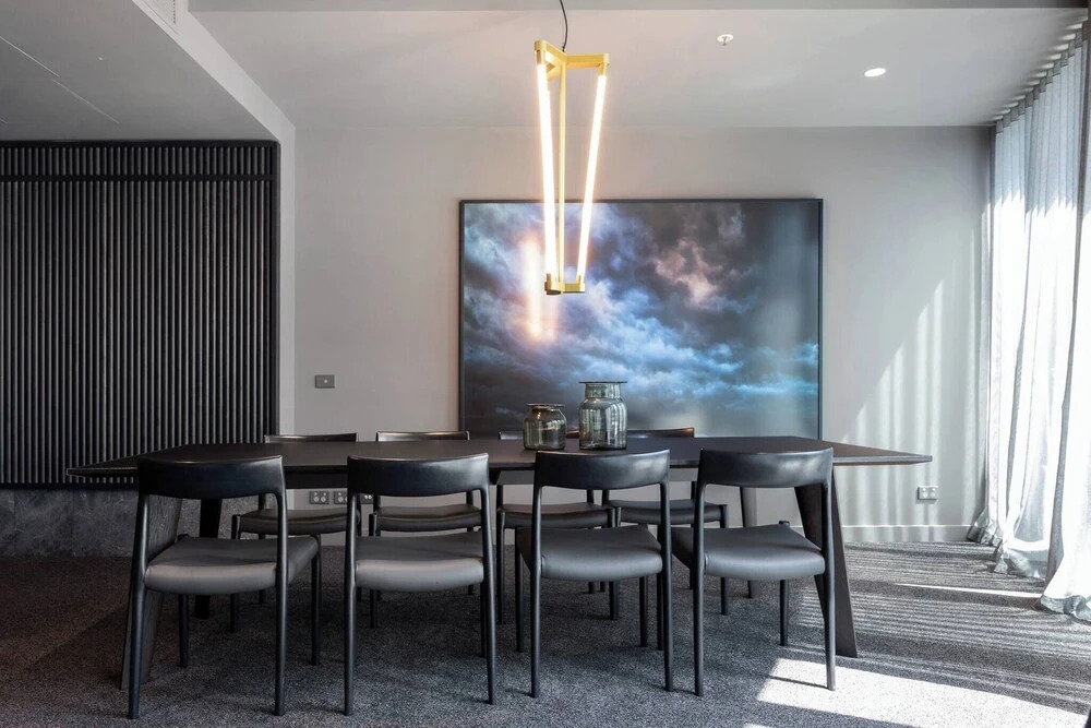 Southbank 2BR High City Views Enjoy Wine, Gym, Pool, Wifi