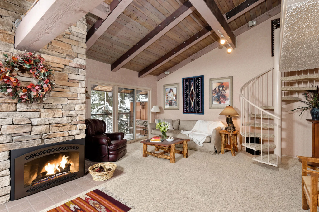 The Crestwood Condominiums