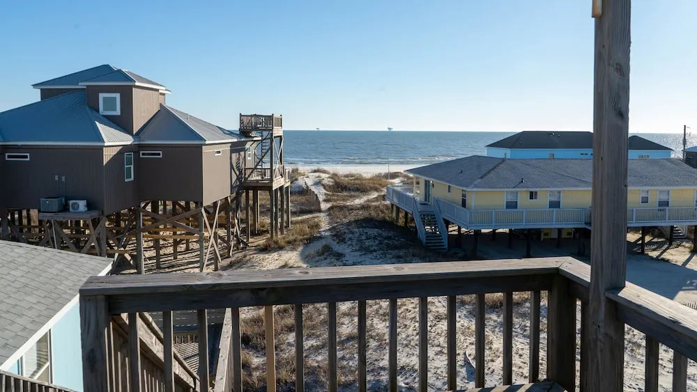 Sandbar - Spacious And Sunny - The Rooftop Crows Nest Offers Unsurpassed Island Views! 3 Bedroom Home by RedAwning
