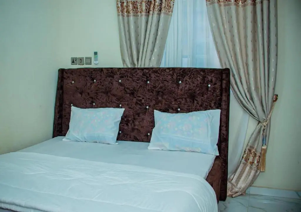 Luxury 3-Bedroom Duplex FAST WIFI & 247Power