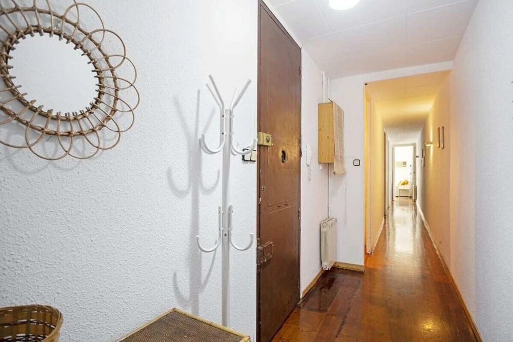 Spacious 4 Bed Apt Close to Sagrada Familia Temple