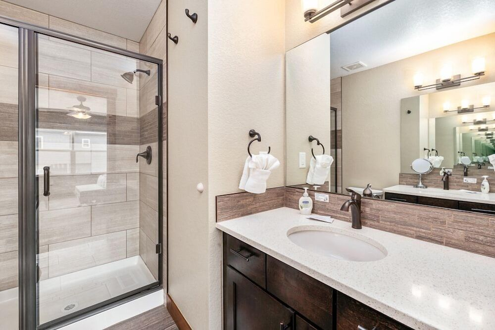 Spectacular Townhome near Breweries and River District!