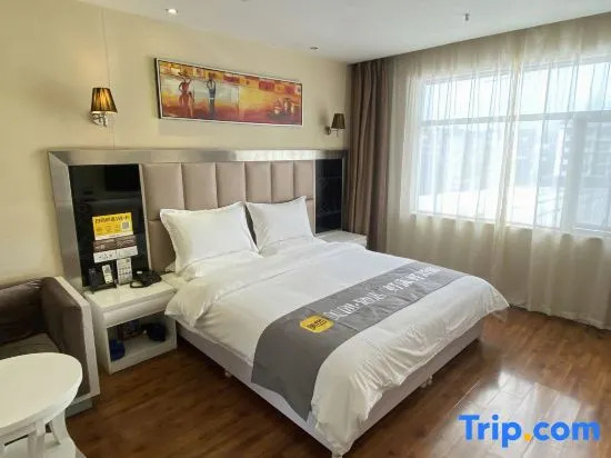 MengDao Holiday Hotel(Yichang China Three Gorges University)