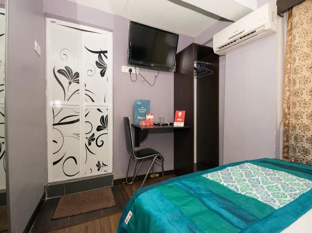 OYO 110 Cosmic Hotel