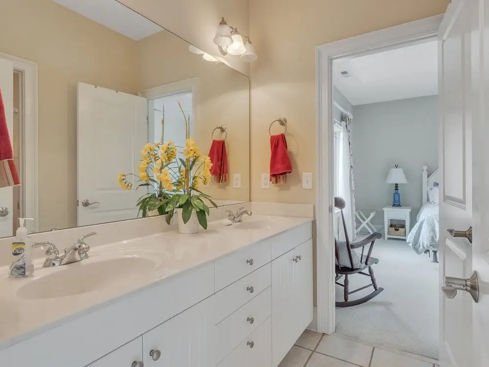 Extraordinary Lake Front Home With Boat Dock , Private Deck And Fire Pit 3 Bedroom Home by Redawning