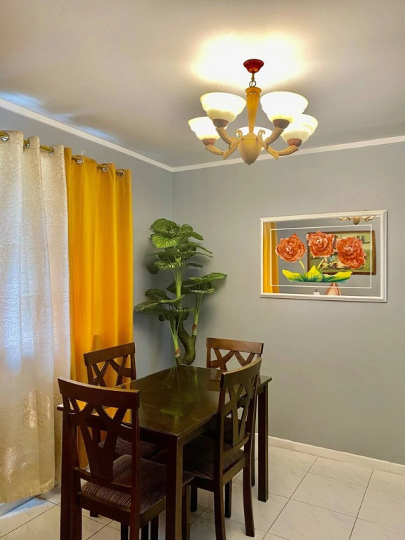 House w 3 Bedrooms And 3 Baths - Free Parking