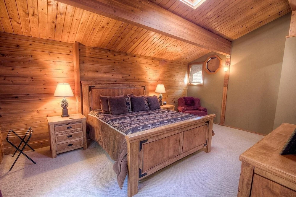 The Bass Chalet 3 Bedroom Home by RedAwning
