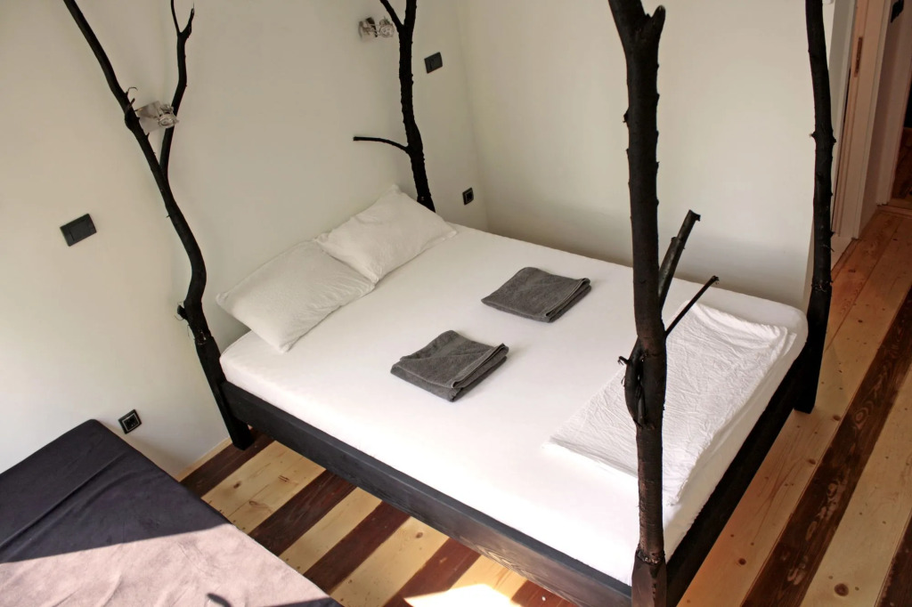 ArkaBarka Floating Hostel