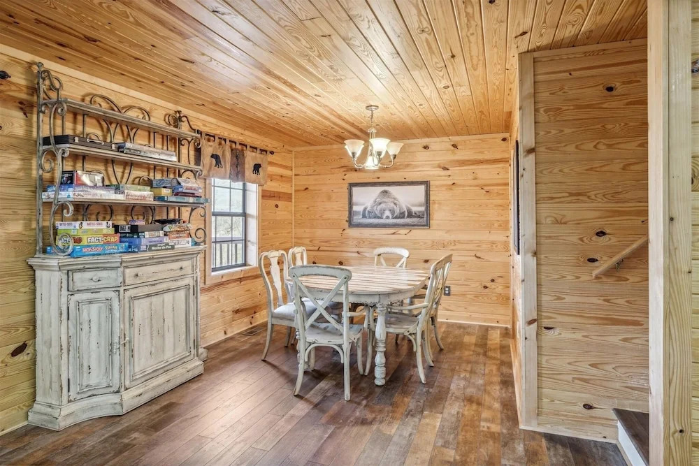 Barefoot Cabin 4 Bedroom Cabin by RedAwning