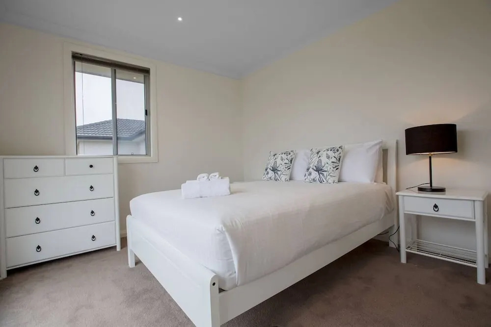 Superb Luxe 5BR House@point Cook Near Lake