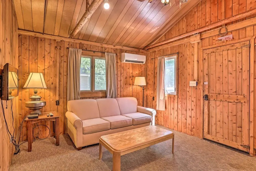 1/2 Mi to Dtwn! Suttons Bay Cottage w/ Fire Pit